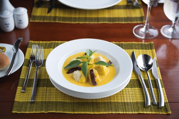 Travelmarvel RV Lotus Mekong Restaurant Dishes 3 ©Travelmarvel.jpg